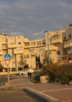 Soutenance de thèse de Nava Meron : « Traverser le seuil de la ville orthodoxe juive.Repères et pratiques de l'entre-soi à travers le cas d'étude d'Elad, Israël » Soutenance de thèse de Nava Meron : « Traverser le seuil de la ville orthodoxe juive.Repères et pratiques de l'entre-soi à travers le cas d'étude d'Elad, Israël »